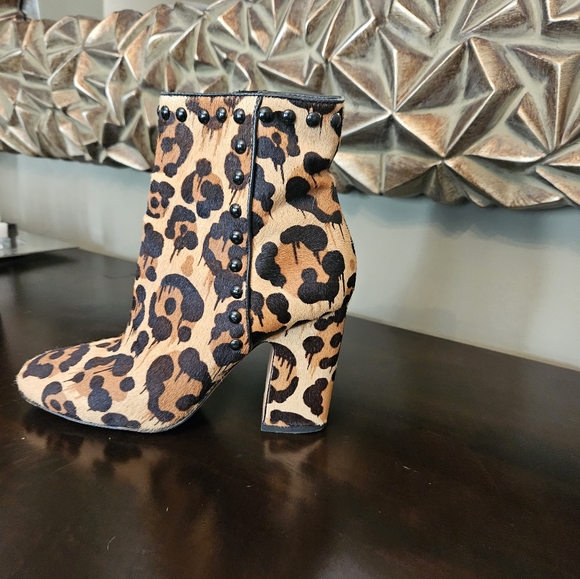 Coach All leather leopard print chunky heel bootie.size 6.5 - Picture 5 of 9